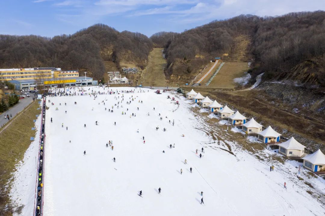老爷山滑雪场图片