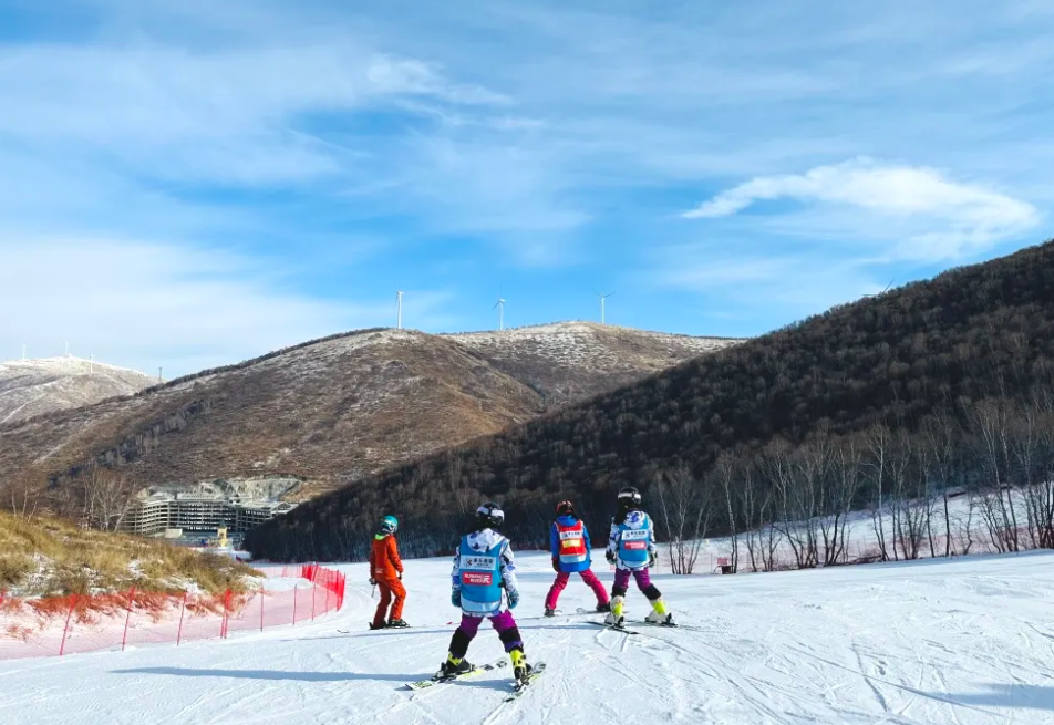 张家口多乐美地滑雪场票务一卡通多少钱.png