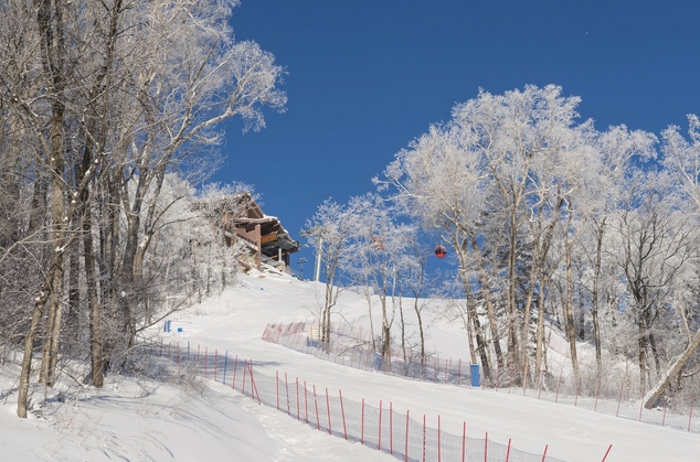 长白山滑雪场一卡通管理系统解决方案1.png